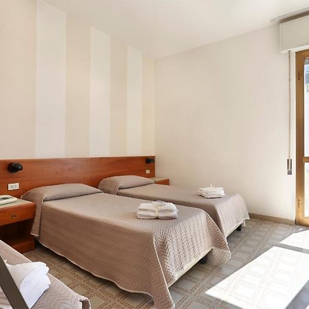 Hotel Brunella Lido di Camaiore Buitenkant foto
