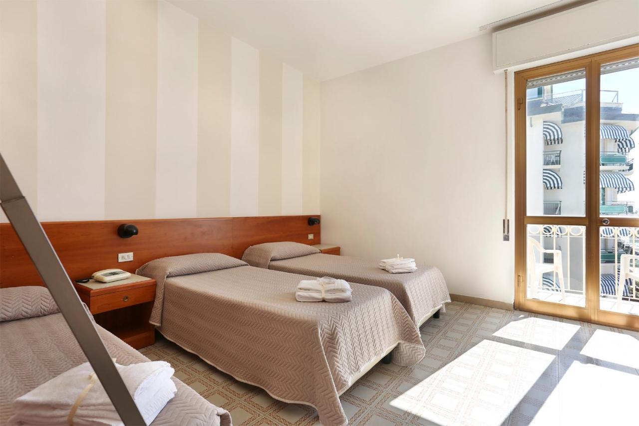 Hotel Brunella Lido di Camaiore Buitenkant foto
