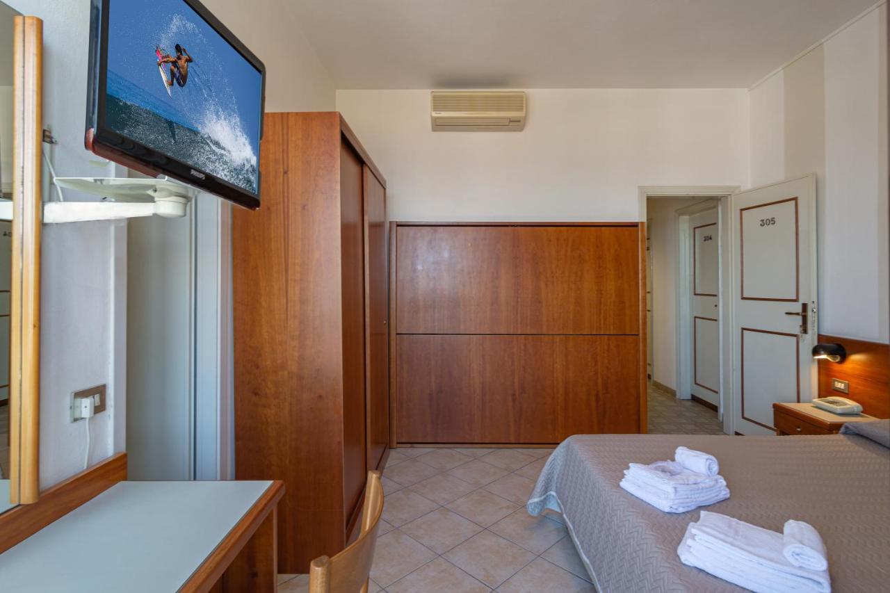 Hotel Brunella Lido di Camaiore Buitenkant foto