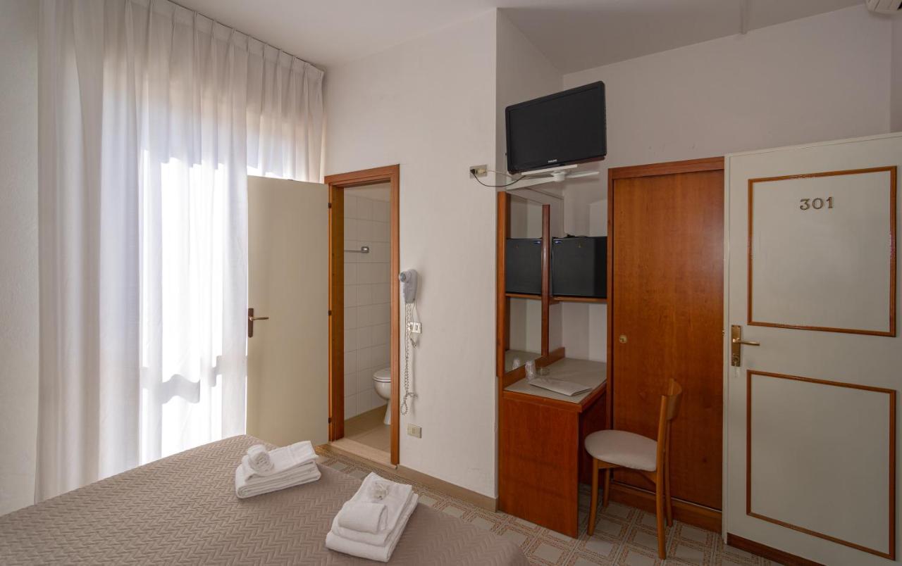 Hotel Brunella Lido di Camaiore Buitenkant foto