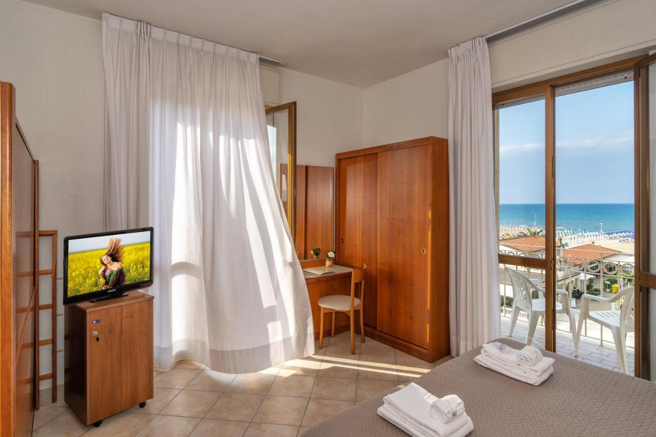Hotel Brunella Lido di Camaiore Buitenkant foto