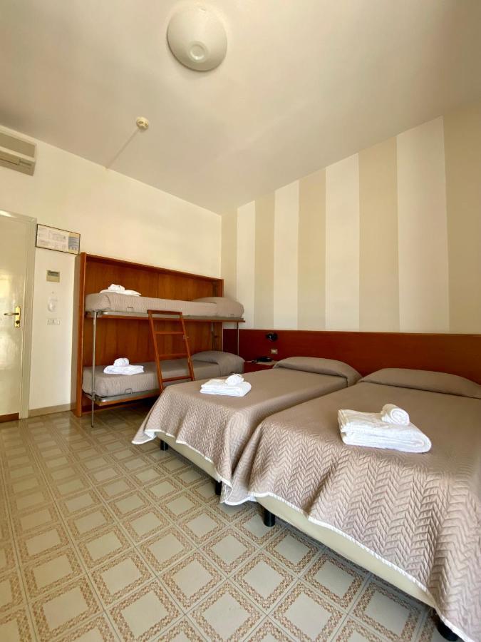 Hotel Brunella Lido di Camaiore Buitenkant foto