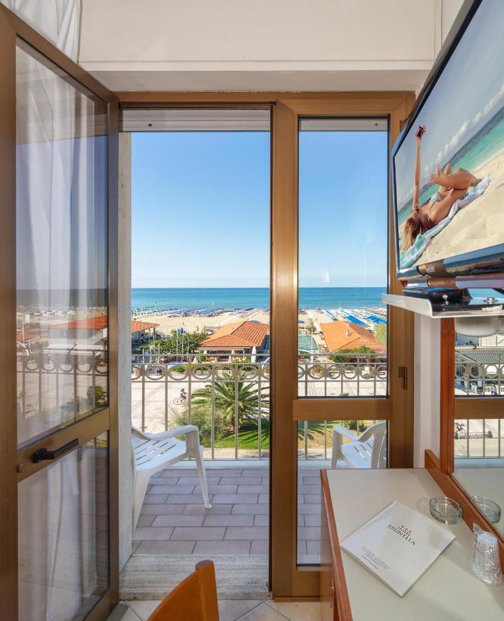 Hotel Brunella Lido di Camaiore Buitenkant foto
