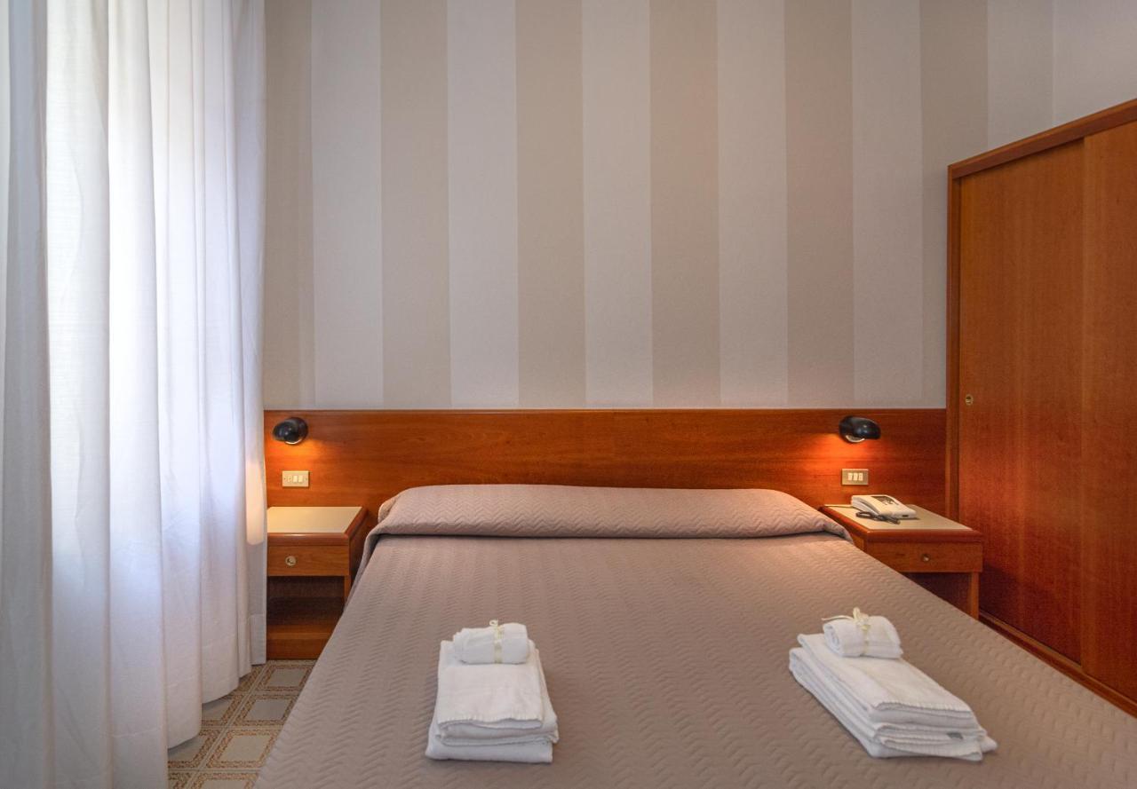 Hotel Brunella Lido di Camaiore Buitenkant foto