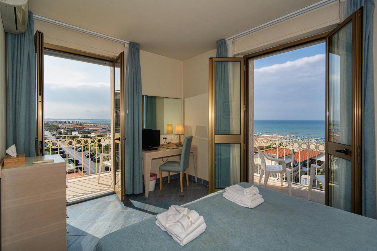 Hotel Brunella Lido di Camaiore Buitenkant foto