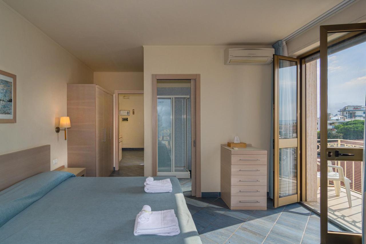 Hotel Brunella Lido di Camaiore Buitenkant foto