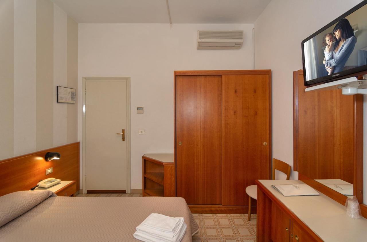 Hotel Brunella Lido di Camaiore Buitenkant foto