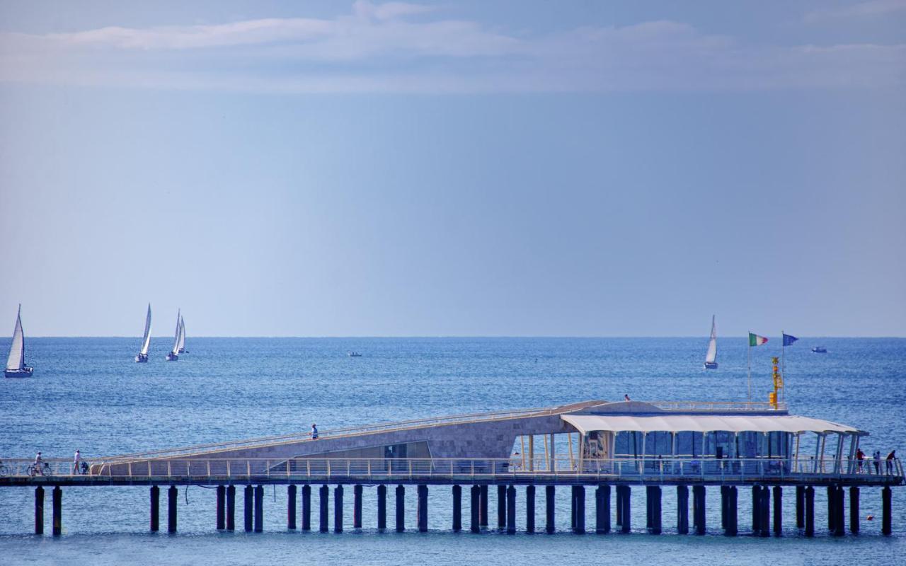 Hotel Brunella Lido di Camaiore Buitenkant foto