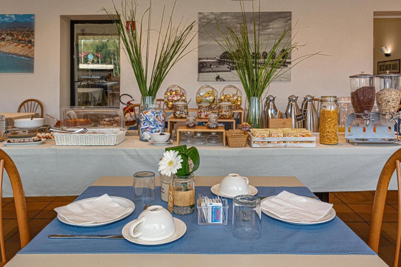 Hotel Brunella Lido di Camaiore Buitenkant foto