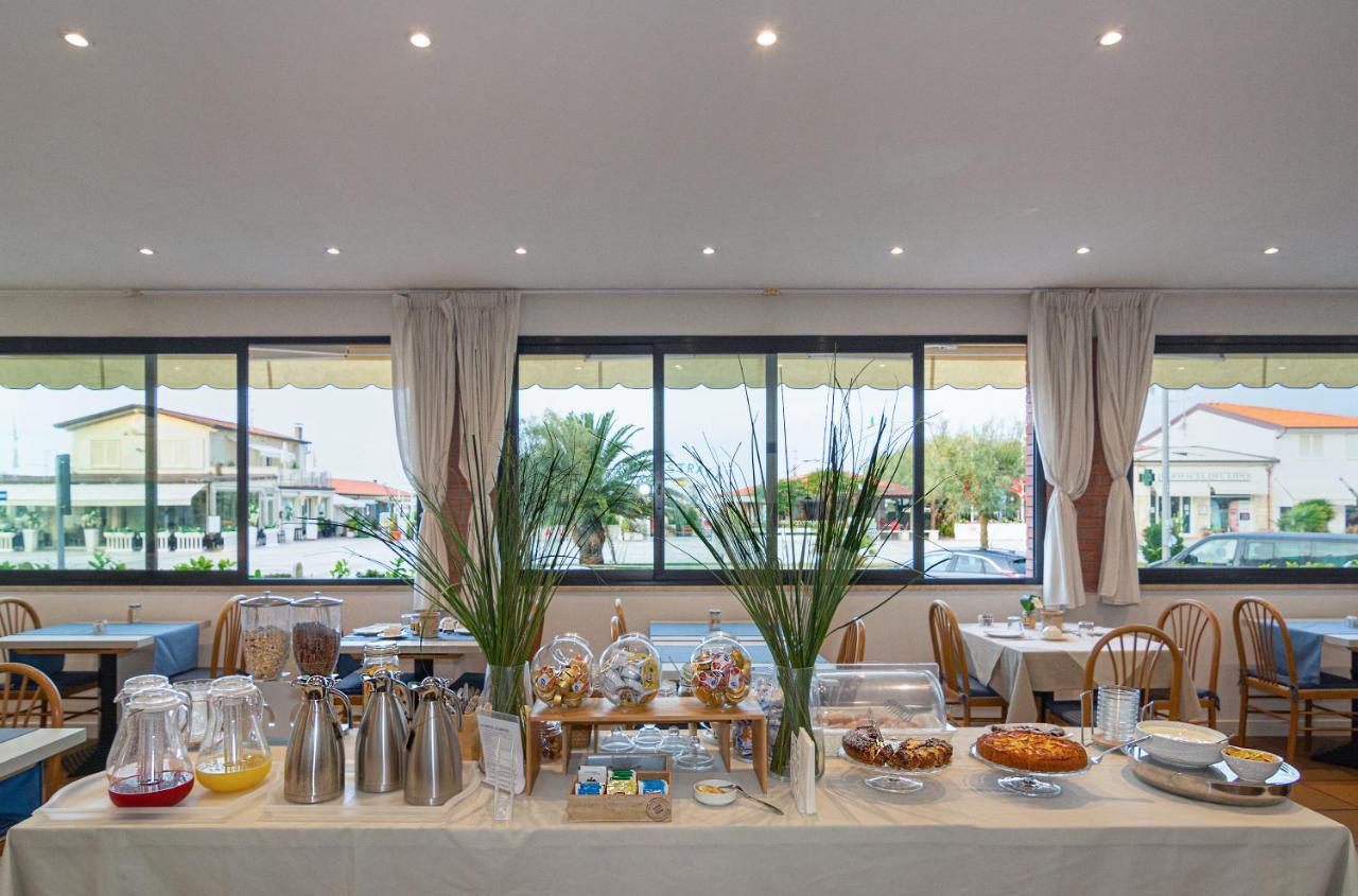 Hotel Brunella Lido di Camaiore Buitenkant foto